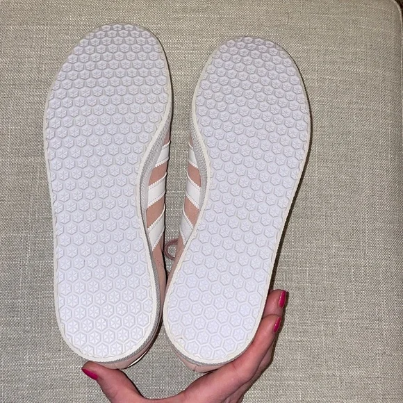 NWOT Adidas Women’s Gazelle Ash Pink Sneaker Size 8.5 - Picture 3 of 8